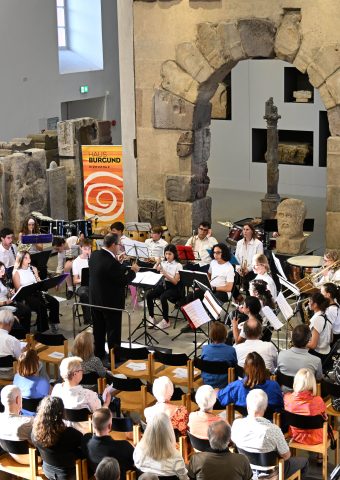 MUSIKALISCHER START IN DEN SOMMER